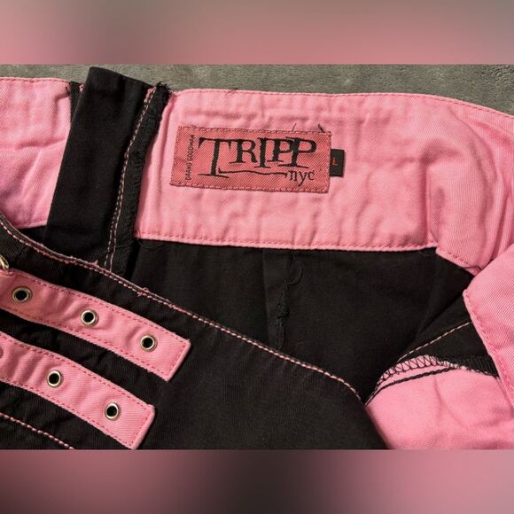 Vintage Y2K Tripp NYC Black and Pink Pleated Skirt with Grommets SZ L - Picture 7 of 9